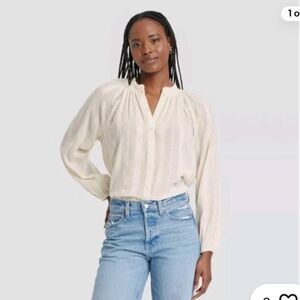 Universal Thread Women's Balloon Long Sleeve Lace Blouse Cream